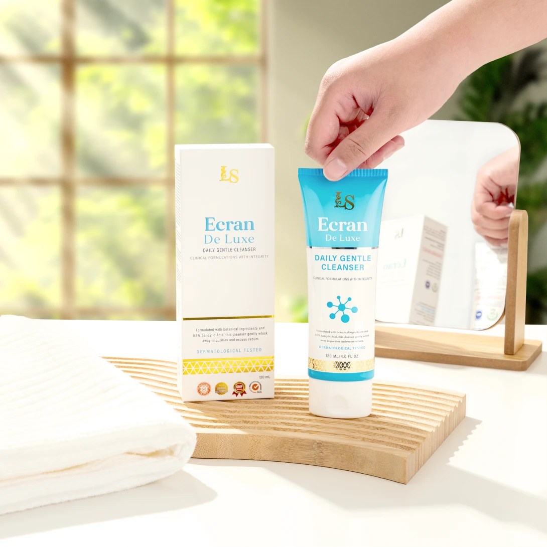 Ecran De Luxe Daily Gentle Cleanser - Image 2